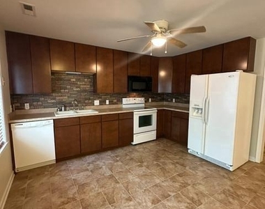 11021 Naples Court - Photo Thumbnail 7