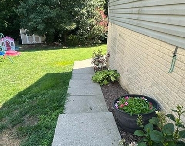 11021 Naples Court - Photo Thumbnail 20