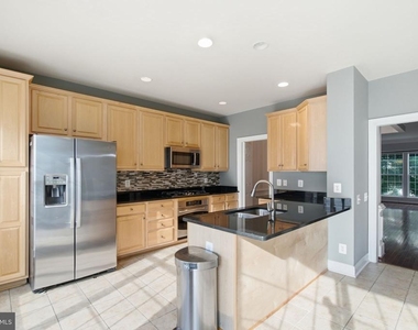 14656 Crossfield Way - Photo Thumbnail 11