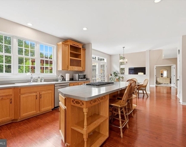 9255 Bowers Brook Place - Photo Thumbnail 13