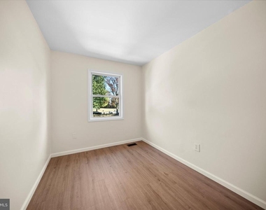 14797 Tamarack Place - Photo Thumbnail 12