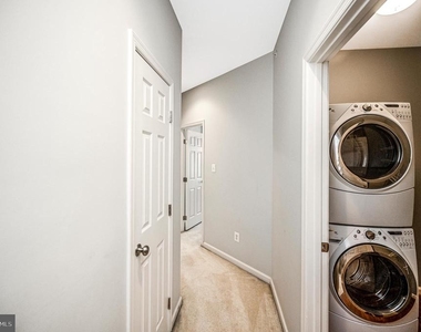 2515 Eastbourne Drive - Photo Thumbnail 16