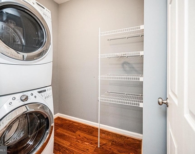 2515 Eastbourne Drive - Photo Thumbnail 15