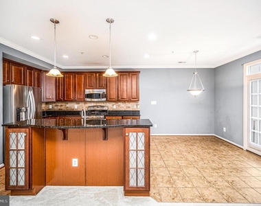 2515 Eastbourne Drive - Photo Thumbnail 10
