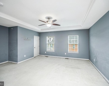 2515 Eastbourne Drive - Photo Thumbnail 18