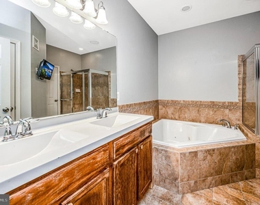 2515 Eastbourne Drive - Photo Thumbnail 25