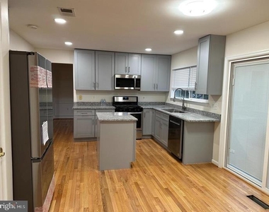 9201 Cynthia Street - Photo Thumbnail 3