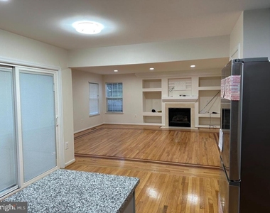 9201 Cynthia Street - Photo Thumbnail 5