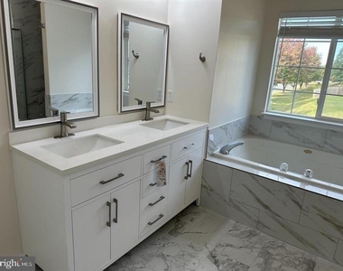 9201 Cynthia Street - Photo Thumbnail 2
