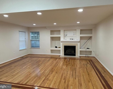 9201 Cynthia Street - Photo Thumbnail 4