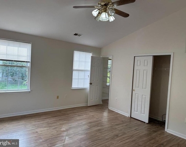 9201 Cynthia Street - Photo Thumbnail 8