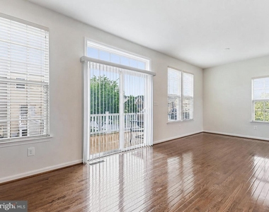 25707 Bishop Grove Terrace - Photo Thumbnail 6