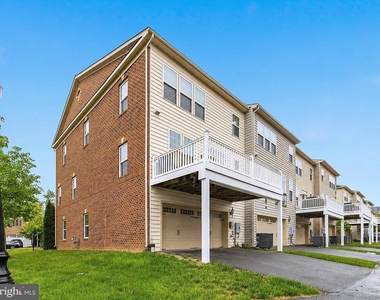 25707 Bishop Grove Terrace - Photo Thumbnail 24