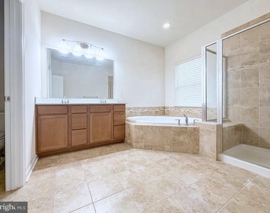 25707 Bishop Grove Terrace - Photo Thumbnail 11
