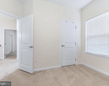 25707 Bishop Grove Terrace - Photo Thumbnail 12