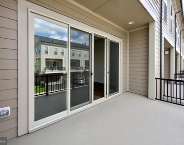 20686 Glenmont Terrace - Photo Thumbnail 12