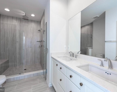 20686 Glenmont Terrace - Photo Thumbnail 14