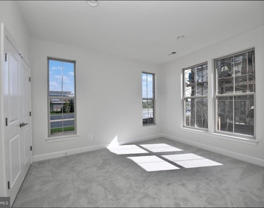 20686 Glenmont Terrace - Photo Thumbnail 13