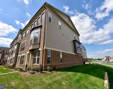 20686 Glenmont Terrace - Photo Thumbnail 2