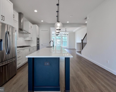 20686 Glenmont Terrace - Photo Thumbnail 4