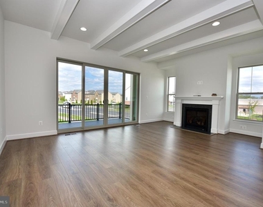 20686 Glenmont Terrace - Photo Thumbnail 8