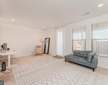 42506 Dogwood Glen Square - Photo Thumbnail 8