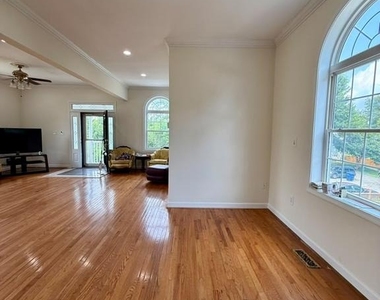 3001 Preston Avenue - Photo Thumbnail 6
