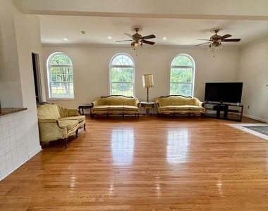 3001 Preston Avenue - Photo Thumbnail 7
