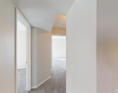 2785 S Knightsbridge Circle - Photo Thumbnail 8