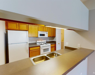 2785 S Knightsbridge Circle - Photo Thumbnail 7