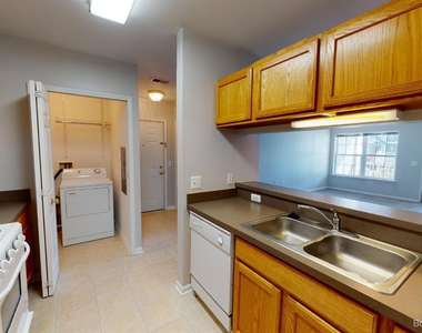 2785 S Knightsbridge Circle - Photo Thumbnail 2