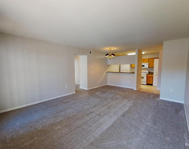 2785 S Knightsbridge Circle - Photo Thumbnail 5