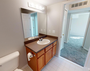 2785 S Knightsbridge Circle - Photo Thumbnail 12