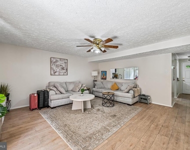 8179 Willowdale Court - Photo Thumbnail 7