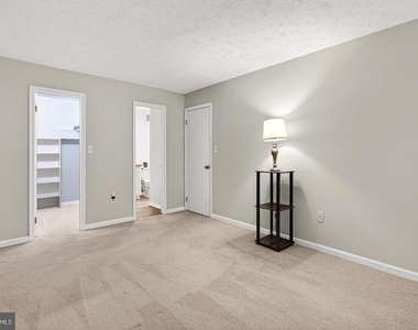 2251 Hunters Run Drive - Photo Thumbnail 27