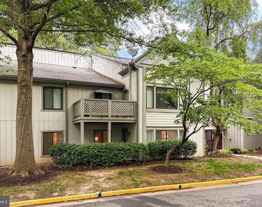 2251 Hunters Run Drive - Photo Thumbnail 2
