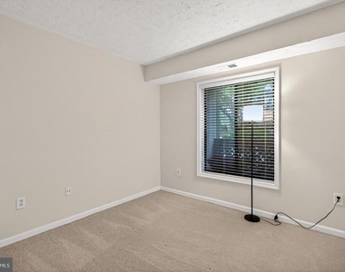 2251 Hunters Run Drive - Photo Thumbnail 32