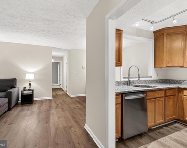 2251 Hunters Run Drive - Photo Thumbnail 5