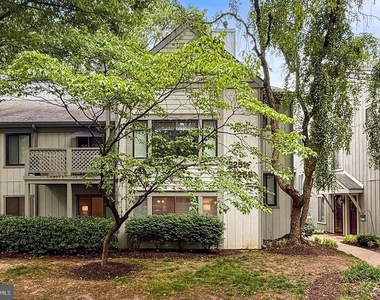 2251 Hunters Run Drive - Photo Thumbnail 1