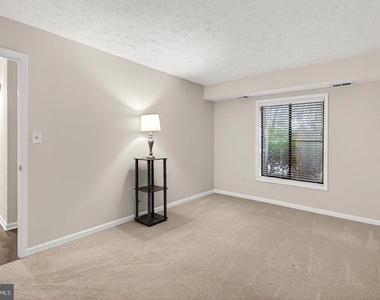 2251 Hunters Run Drive - Photo Thumbnail 26