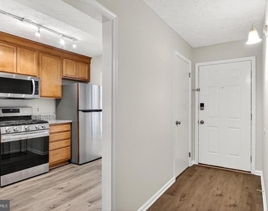 2251 Hunters Run Drive - Photo Thumbnail 6