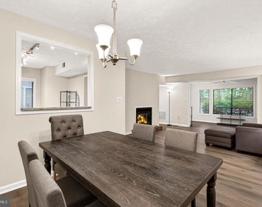 2251 Hunters Run Drive - Photo Thumbnail 18