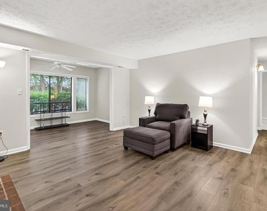 2251 Hunters Run Drive - Photo Thumbnail 7