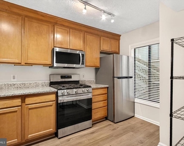 2251 Hunters Run Drive - Photo Thumbnail 19