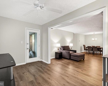 2251 Hunters Run Drive - Photo Thumbnail 14
