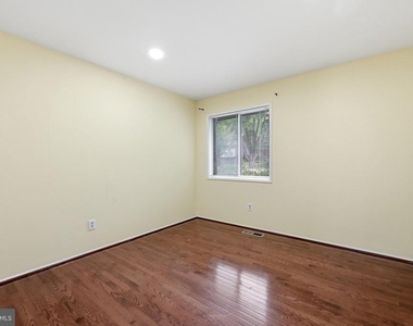 8811 Burbank Road - Photo Thumbnail 26