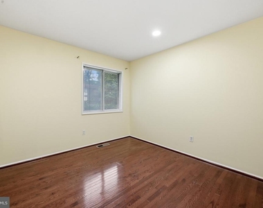8811 Burbank Road - Photo Thumbnail 28