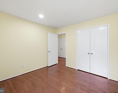 8811 Burbank Road - Photo Thumbnail 27