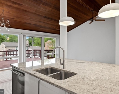 8811 Burbank Road - Photo Thumbnail 13