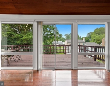 8811 Burbank Road - Photo Thumbnail 21